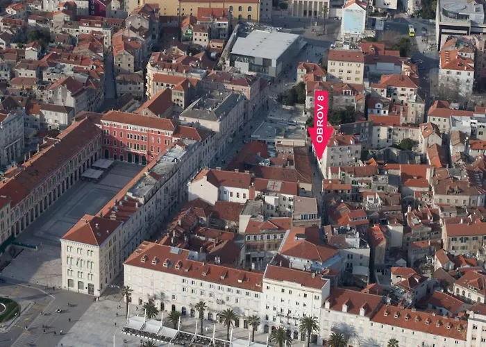 Old Town Apartment *